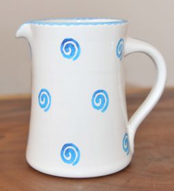 Im 23.1 Ceramic jug straight spiral blue 2.0 liter